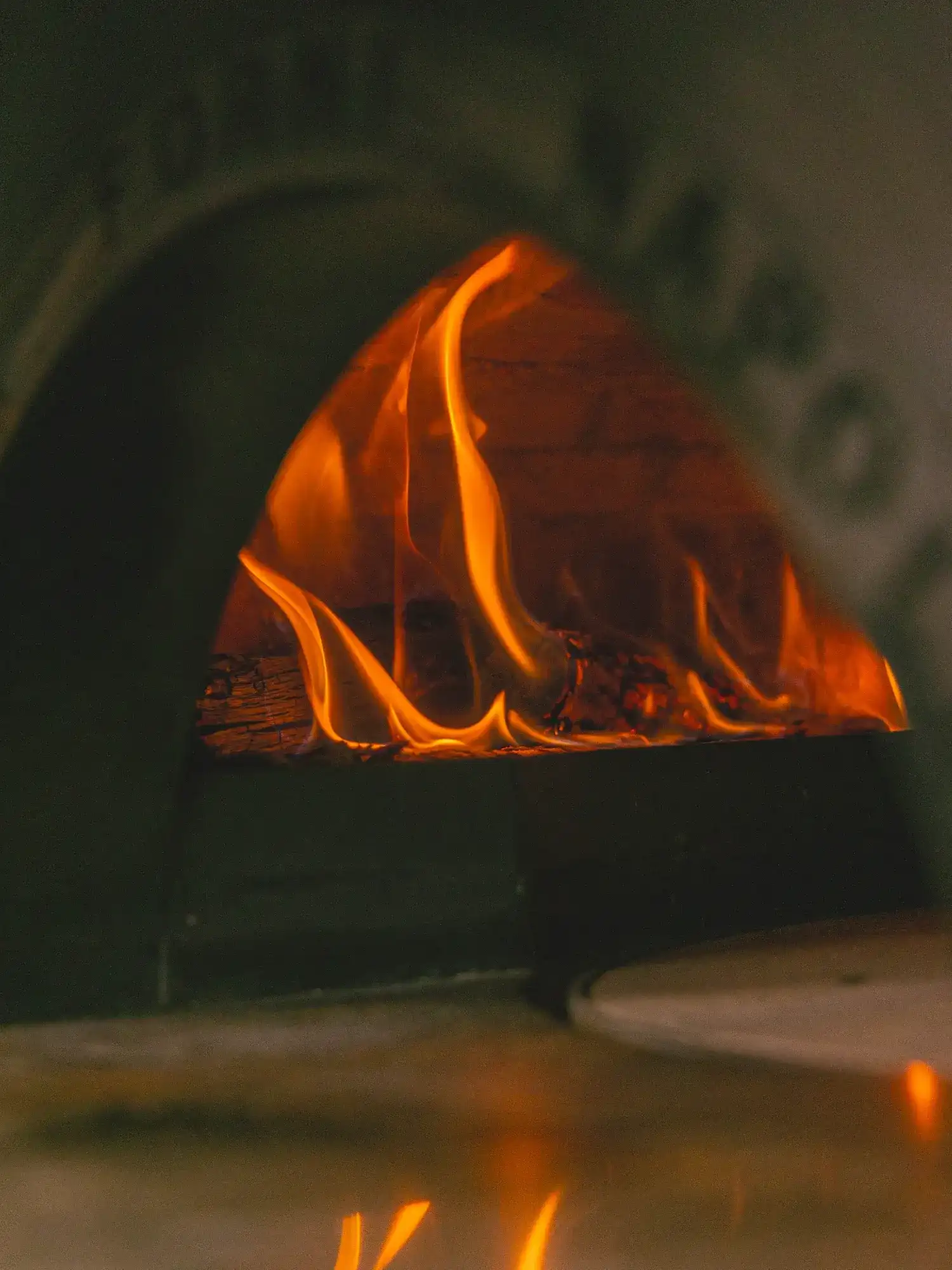 Les flammes du four à bois
